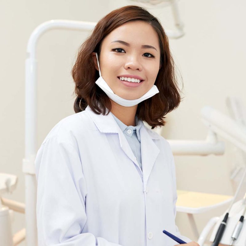 pretty-young-dentist-PRG826H-800x800